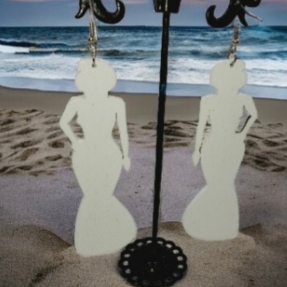 Bold Multicolor Women Earrings. Long earrings with an African woman's 9cm - Picture 4 of 4